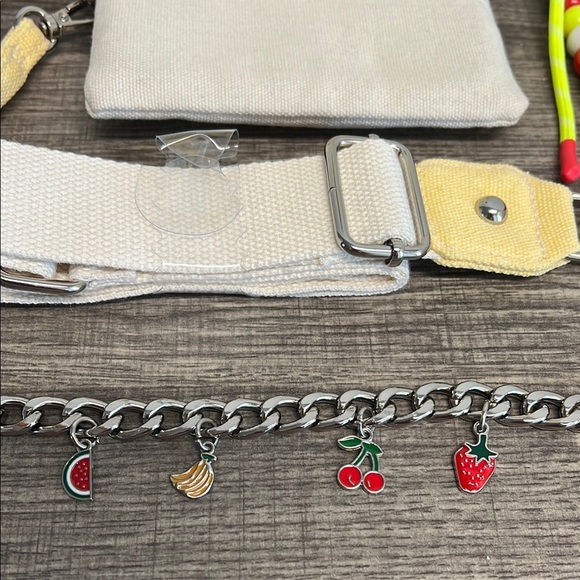 Madden Girl | Lemon Print Mini Tote w/ Charms, Wristlet and Crossbody Strap 🍋 - Picture 13 of 13